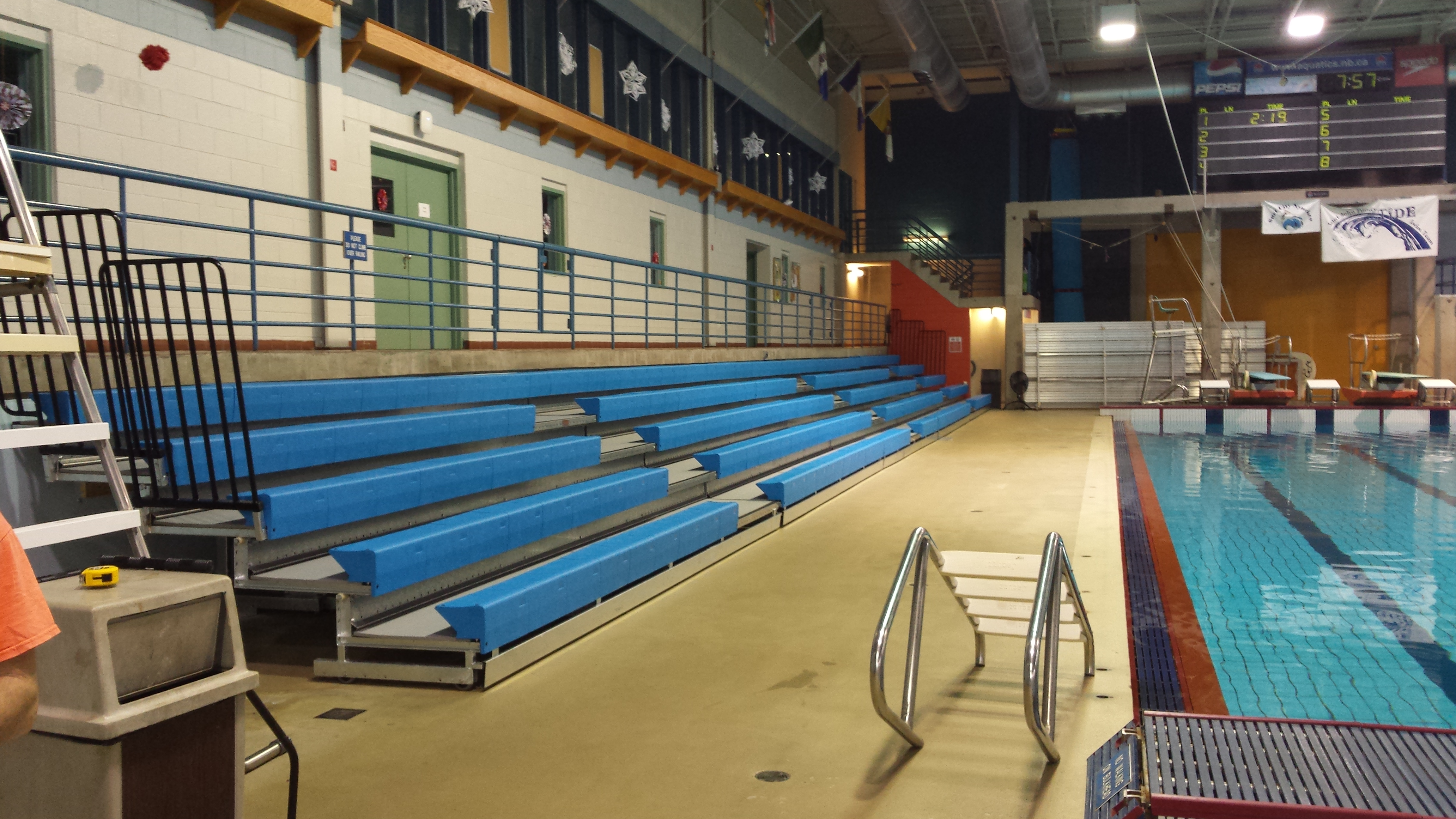 telescopic-pool-bleachers